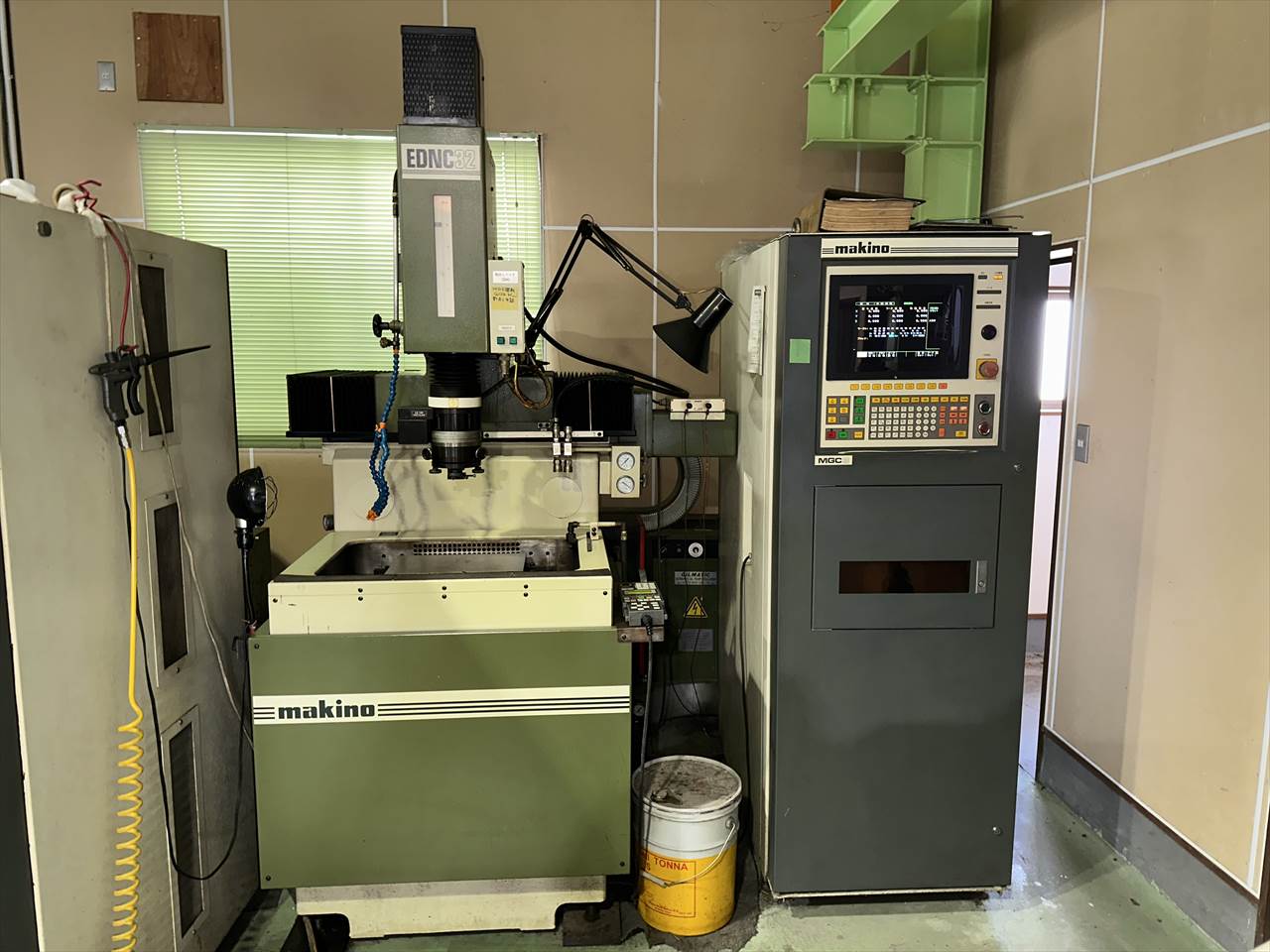 NC放電加工機（標準型）